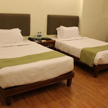 The Cent Hotel Haiderabad Buitenkant foto