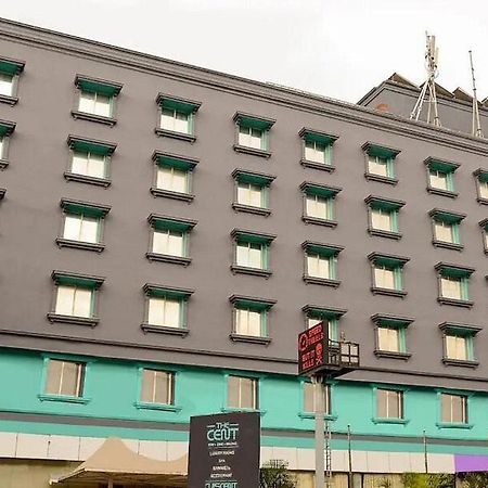The Cent Hotel Haiderabad Buitenkant foto