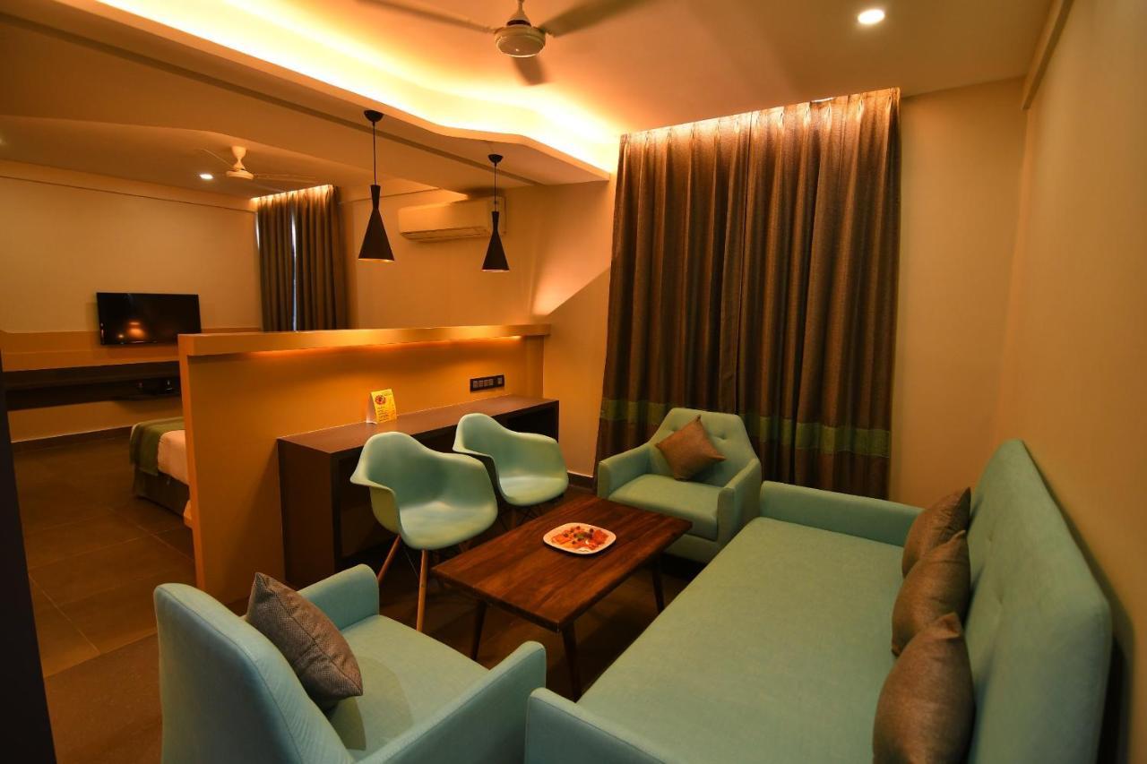 The Cent Hotel Haiderabad Buitenkant foto