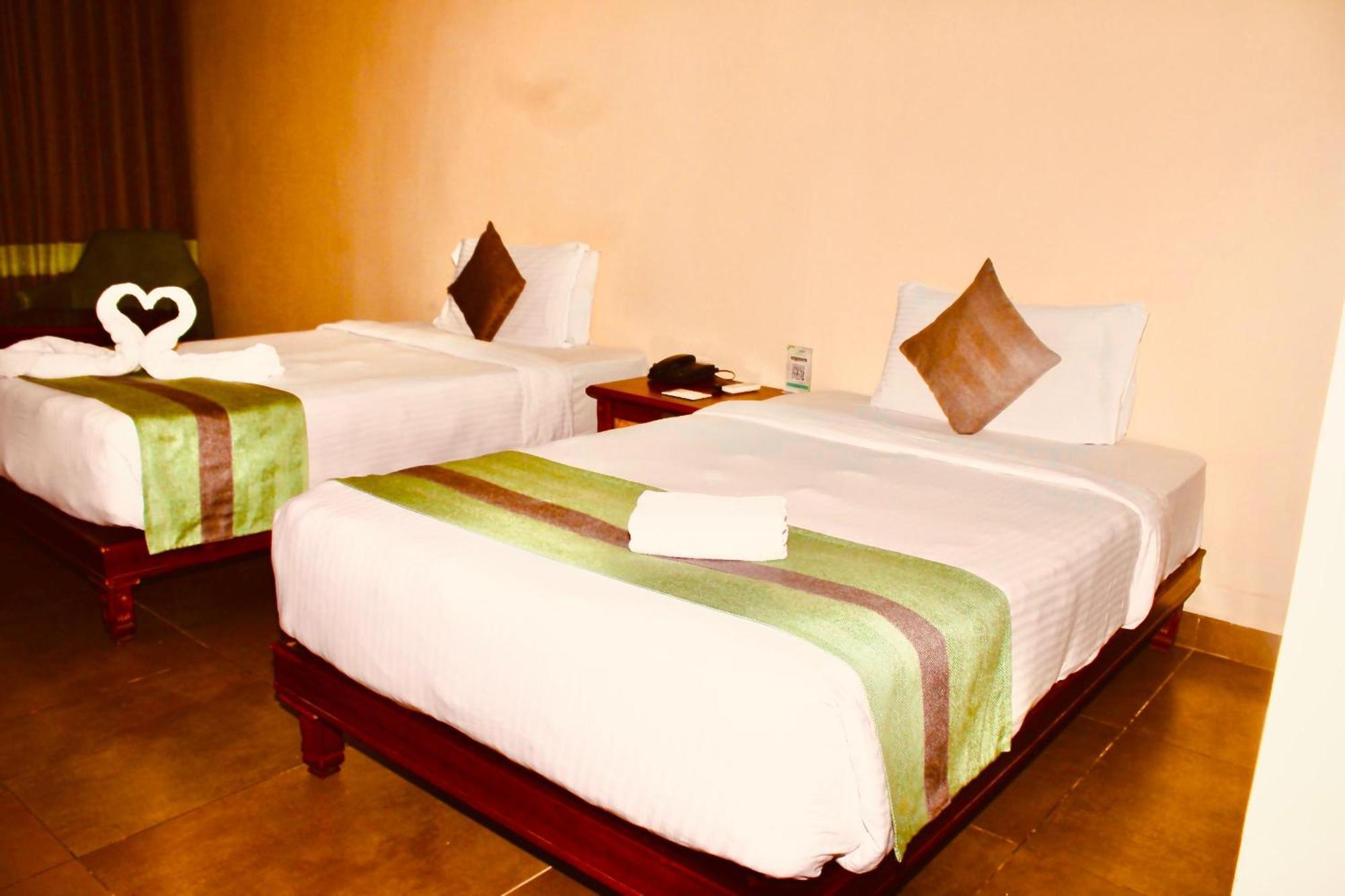 The Cent Hotel Haiderabad Buitenkant foto