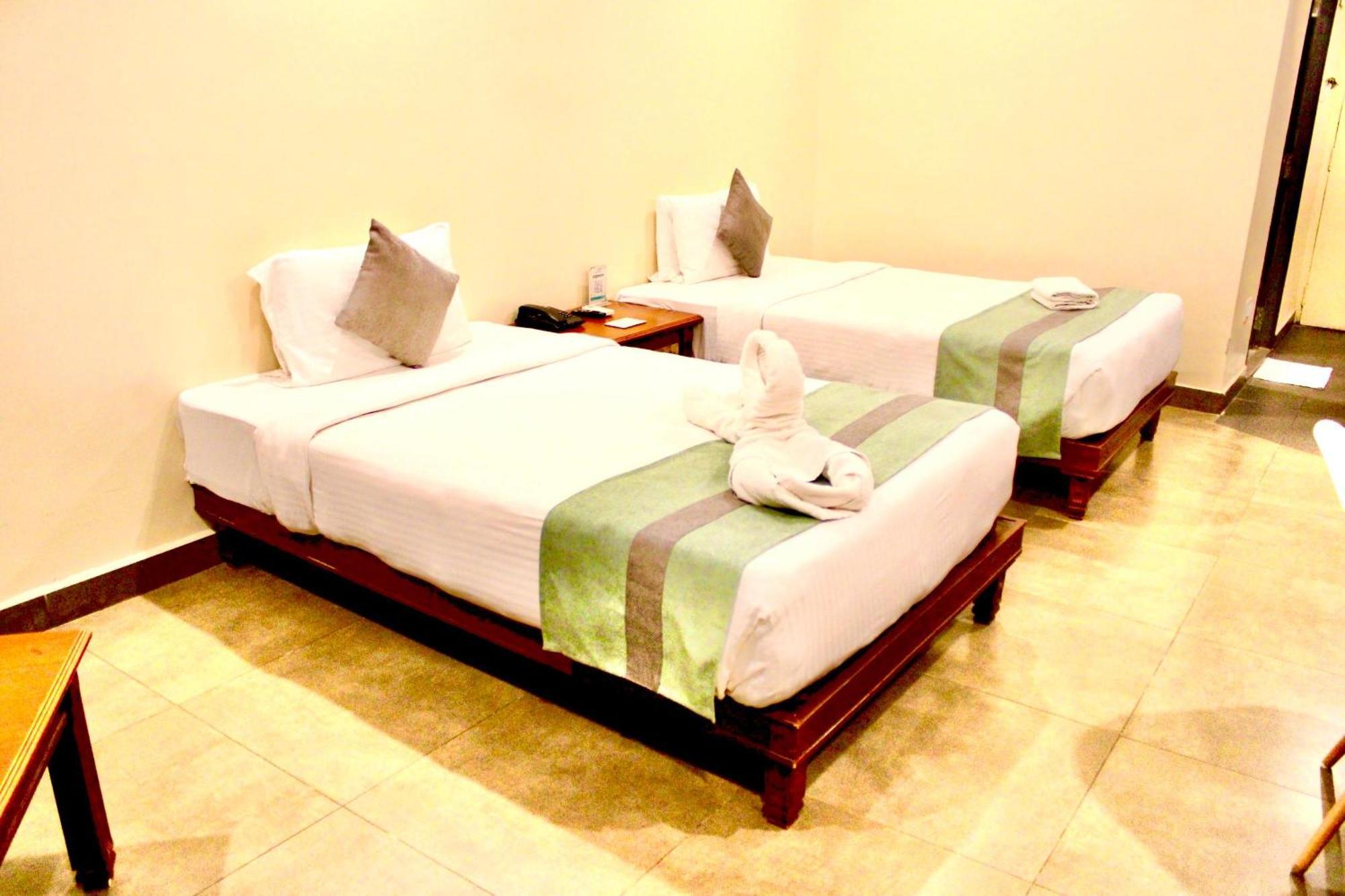 The Cent Hotel Haiderabad Buitenkant foto