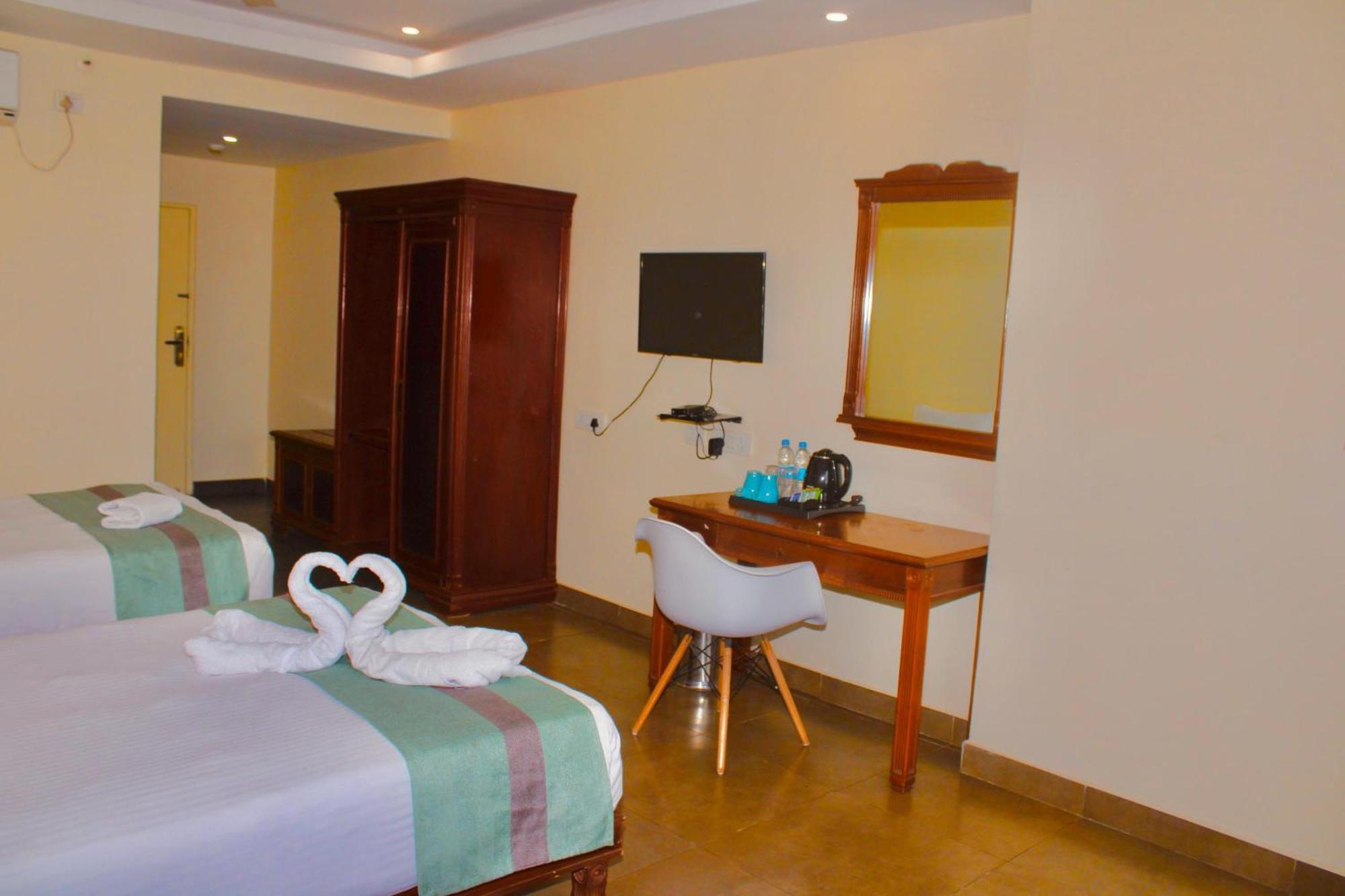 The Cent Hotel Haiderabad Buitenkant foto
